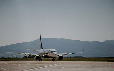 Boeing 737-800 společnosti Ryanair na letišti v Košicích (foto: Letisko Košice)