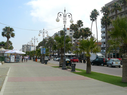 Larnaka - promenáda Finikoudes